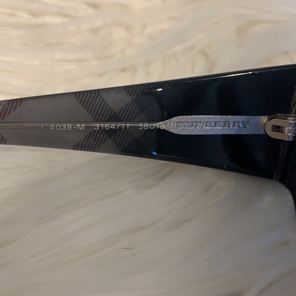 IOB EUC BURBERRY Black Sunglasses w/ Case & Cloth - Picture 6 of 15